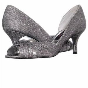 Nina Gorgeous Silver Sparkle Pumps, 7.5 Love, Love
